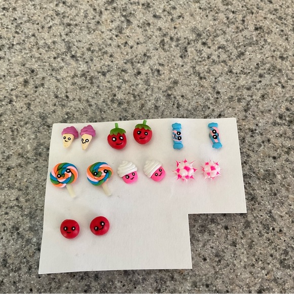 7 Pair of Little Girl’s Post Earrings - Picture 2 of 3